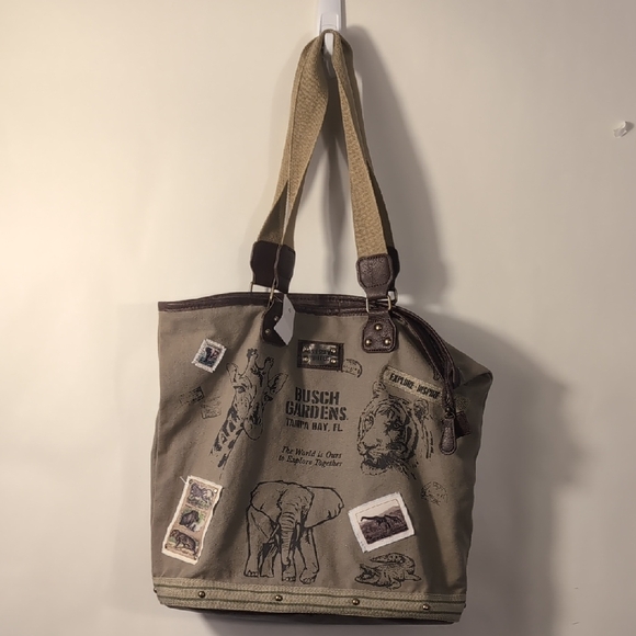 Busch Gardens Handbags - Busch Gardens Canvas Tote Bag with Animal Prints New With Tags